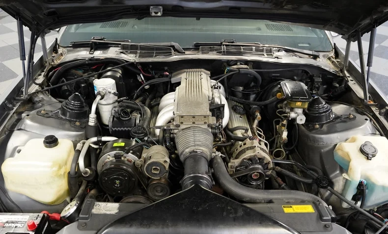 Chevrolet 1988 Camaro IROC Z28 - Imagem 15