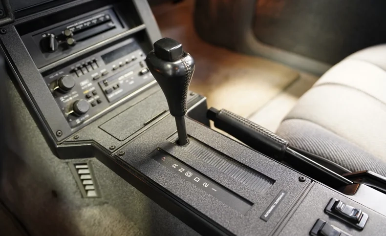 Chevrolet 1988 Camaro IROC Z28 - Imagem 9