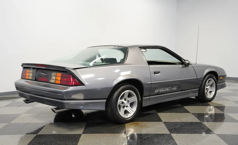Chevrolet 1988 Camaro IROC Z28 - Imagem 23