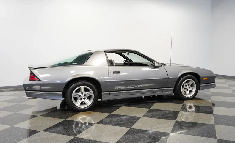 Chevrolet 1988 Camaro IROC Z28 - Imagem 22