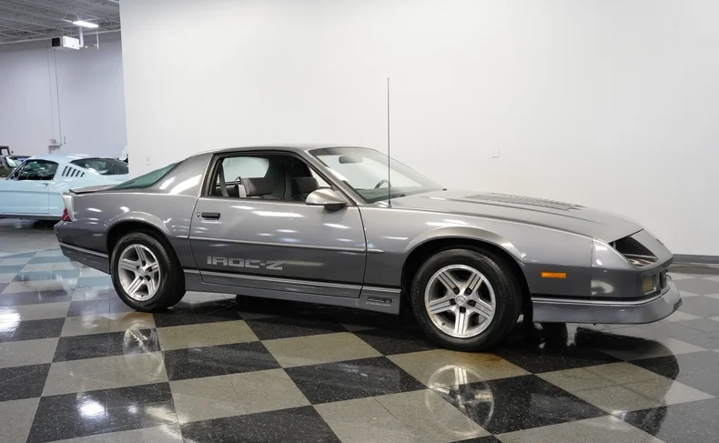 Chevrolet 1988 Camaro IROC Z28 - Imagem 21