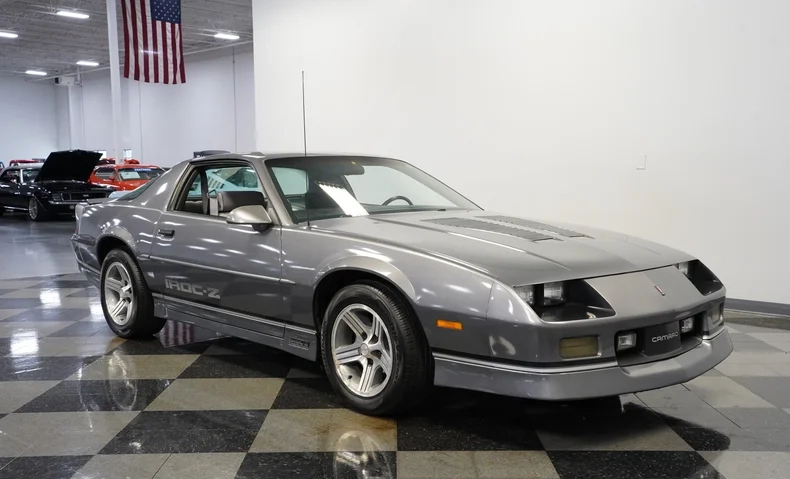 Chevrolet 1988 Camaro IROC Z28 - Imagem 20