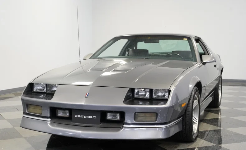 Chevrolet 1988 Camaro IROC Z28 - Imagem 19