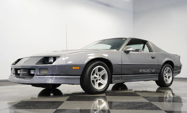 Chevrolet 1988 Camaro IROC Z28 - Imagem 18