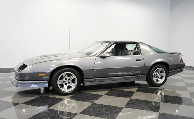 Chevrolet 1988 Camaro IROC Z28 - Imagem 27