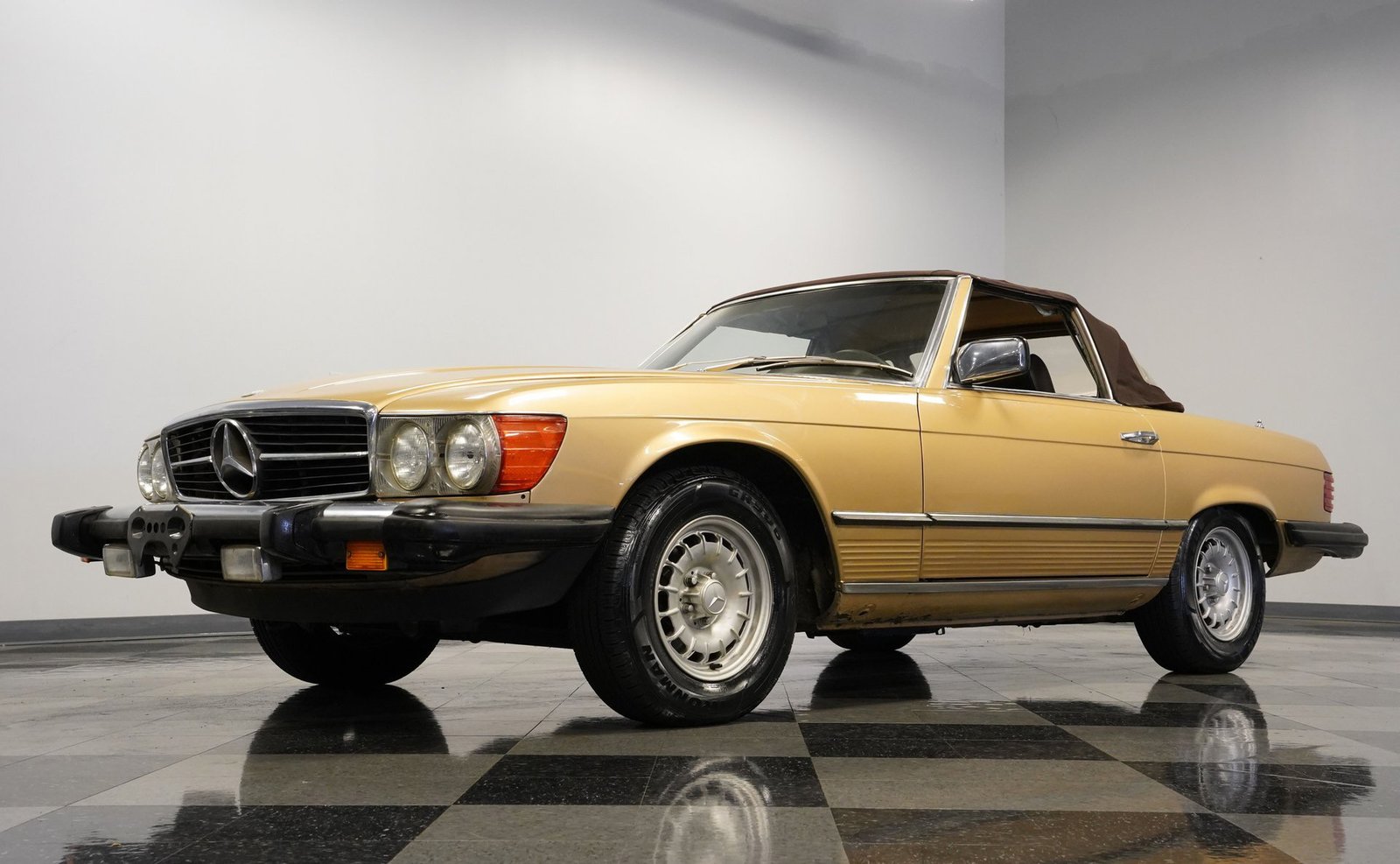 Mercedes-Benz 1982 380SL 107 - Imagem 24