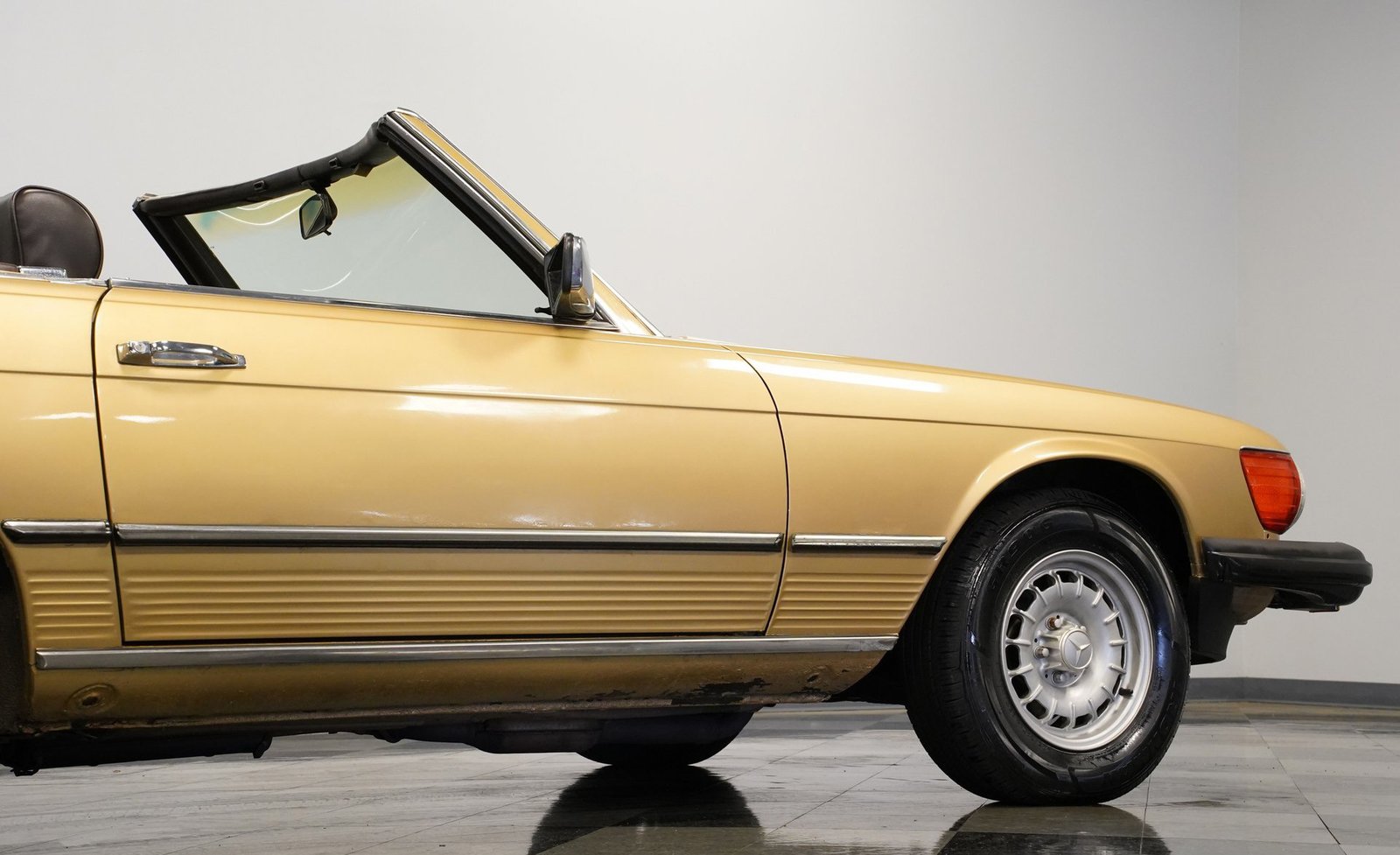 Mercedes-Benz 1982 380SL 107 - Imagem 21