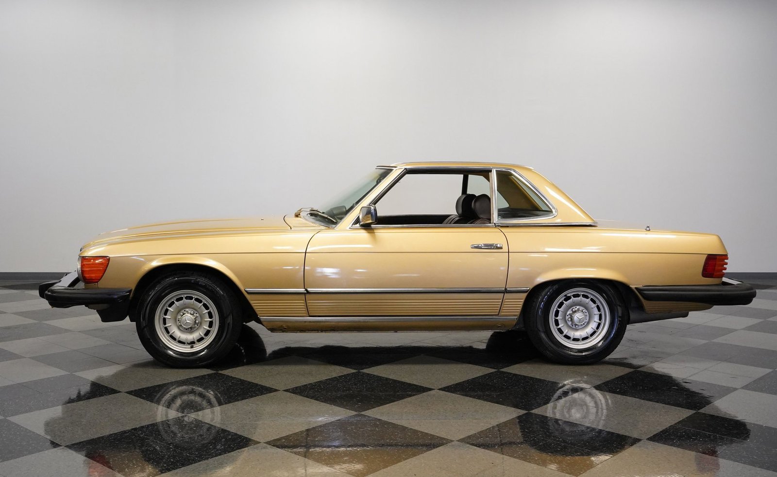 Mercedes-Benz 1982 380SL 107 - Imagem 34