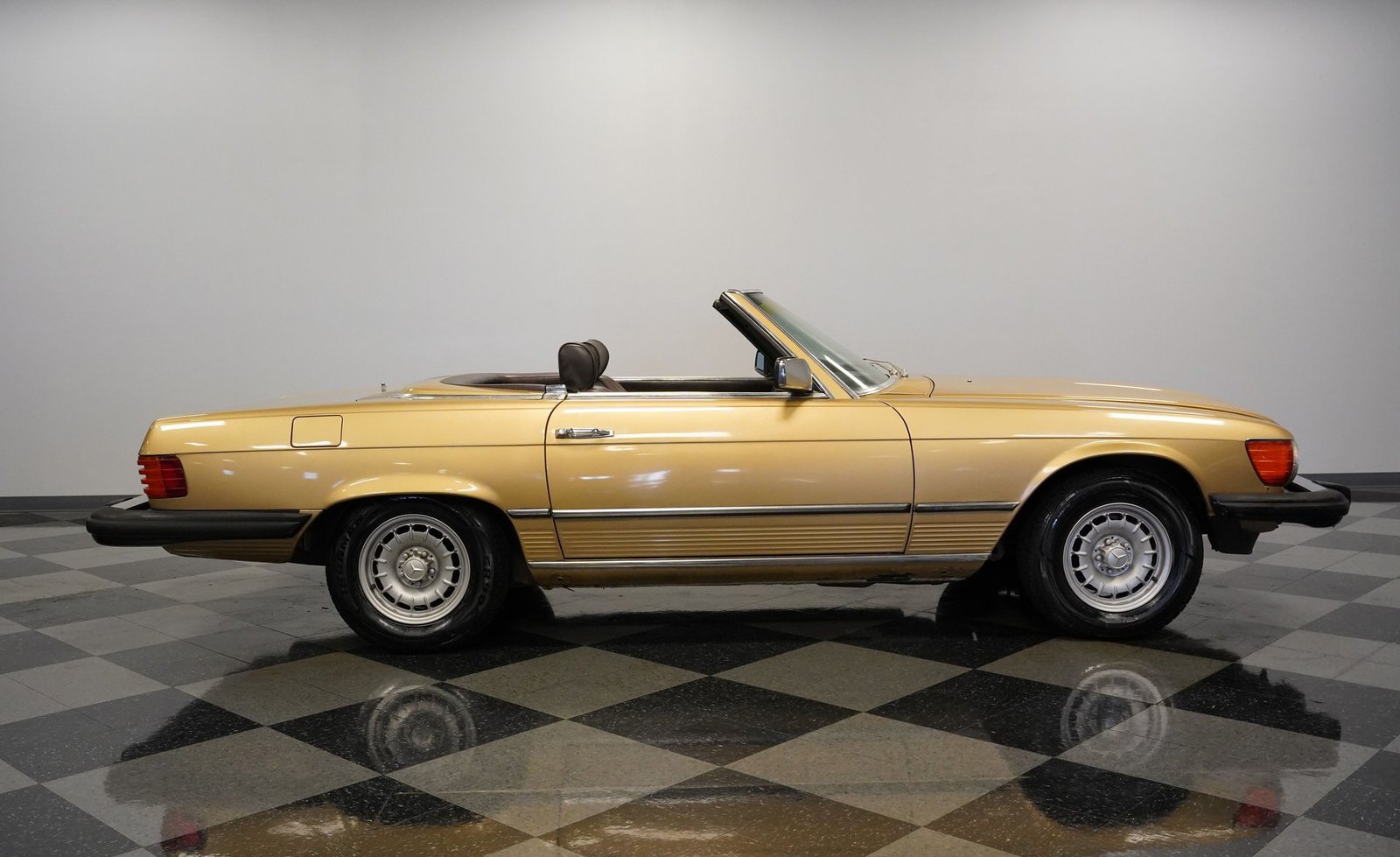Mercedes-Benz 1982 380SL 107 - Imagem 30
