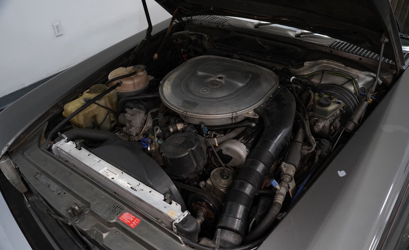 Mercedes-Benz 1986 560SL - Imagem 16