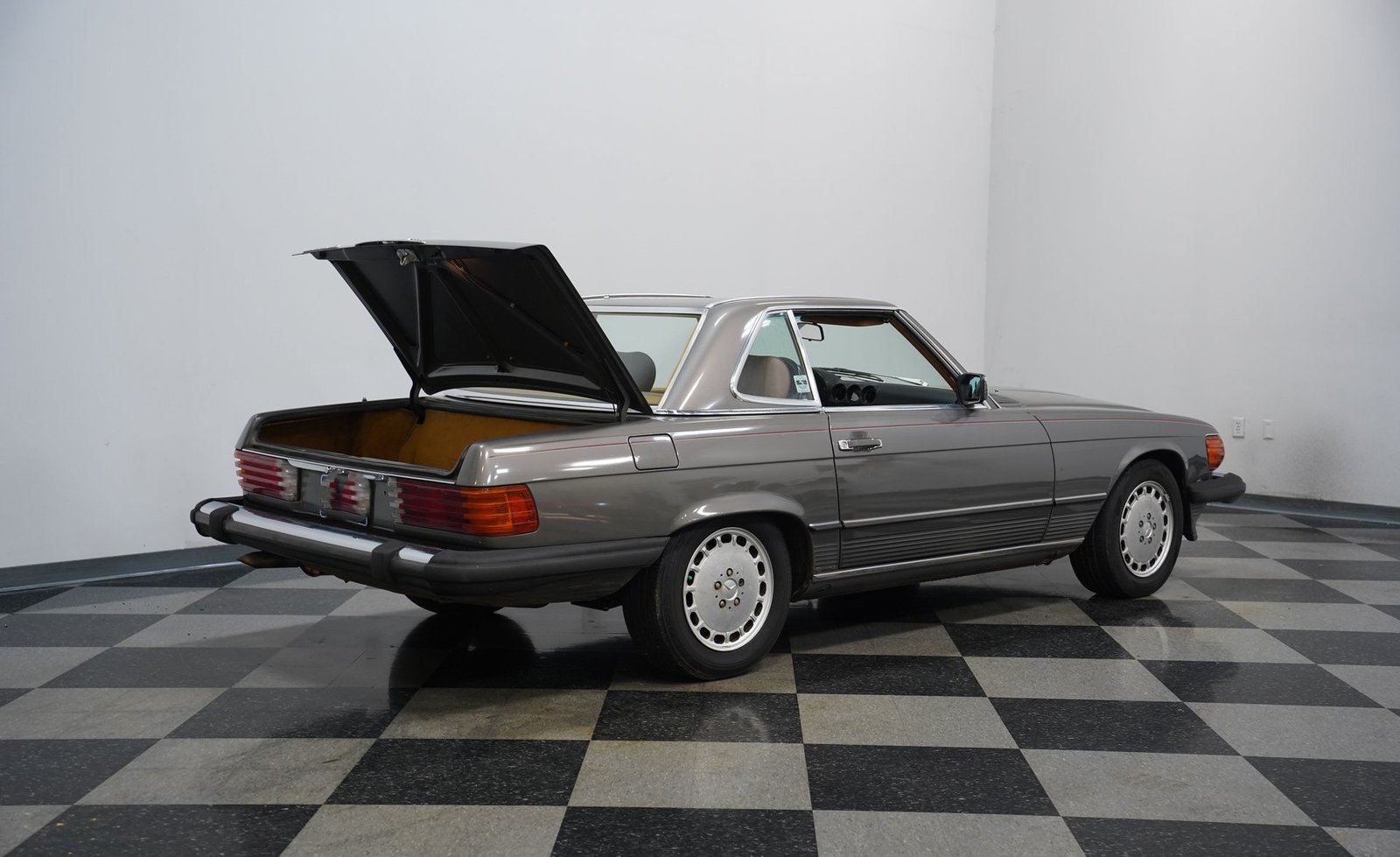 Mercedes-Benz 1986 560SL - Imagem 3
